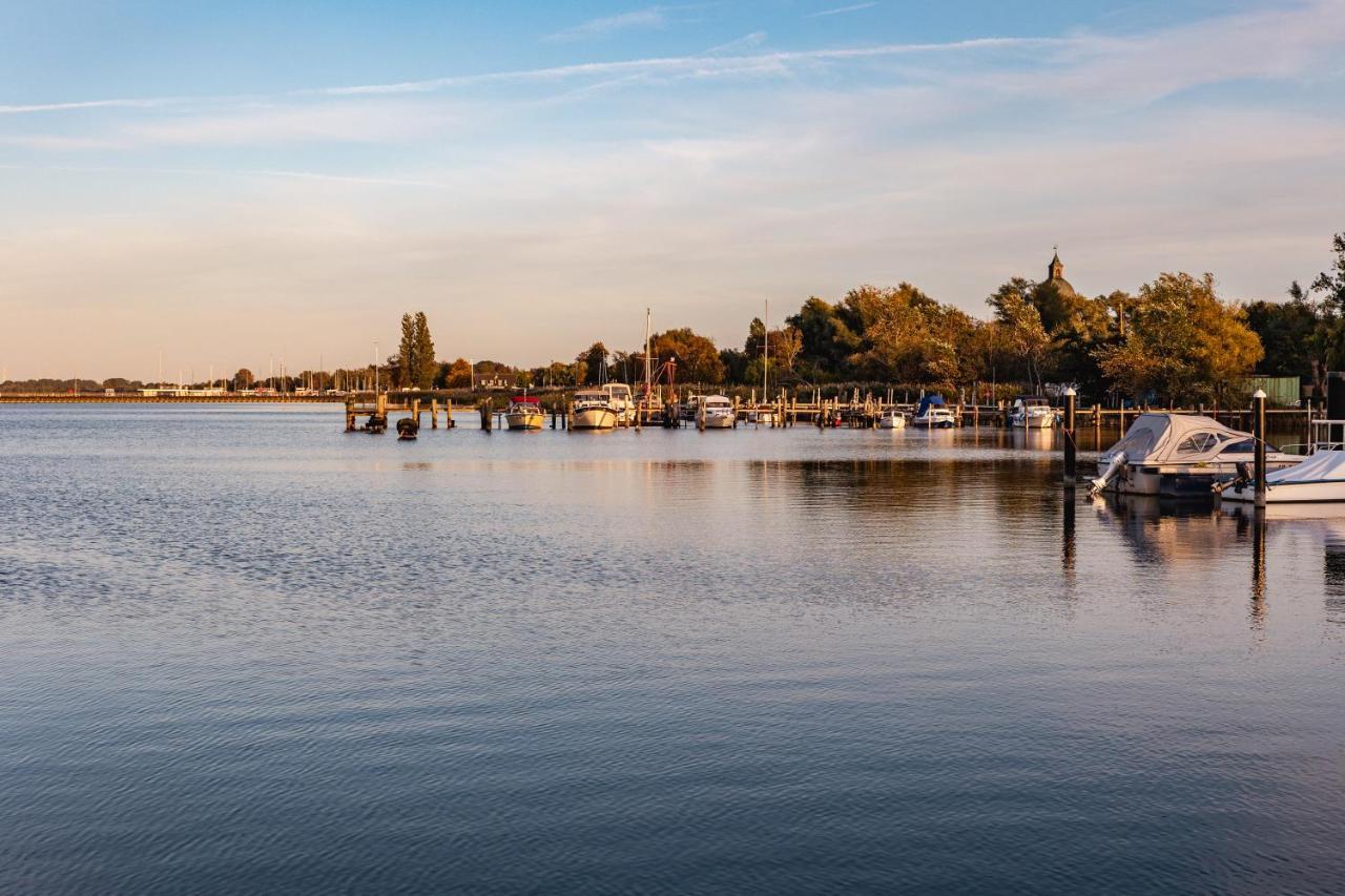 Hausboot Kuestennebel Ribnitz-Damgarten Exterior photo